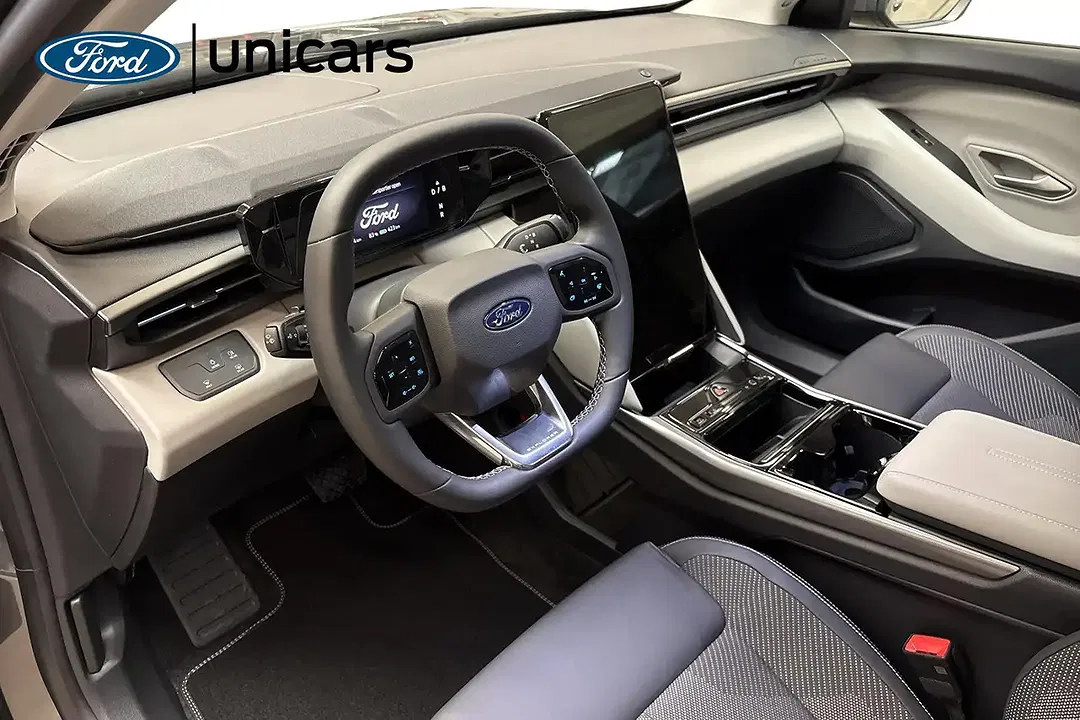 Ford Explorer - Thumbnail 10