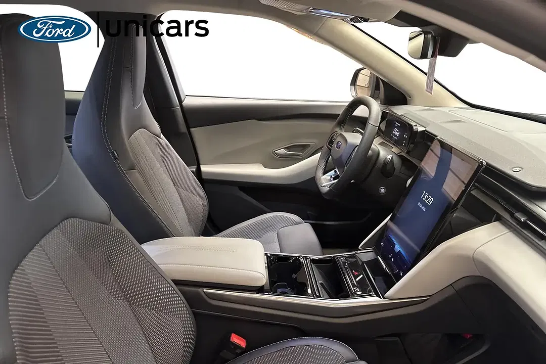 Ford Explorer - Thumbnail 5