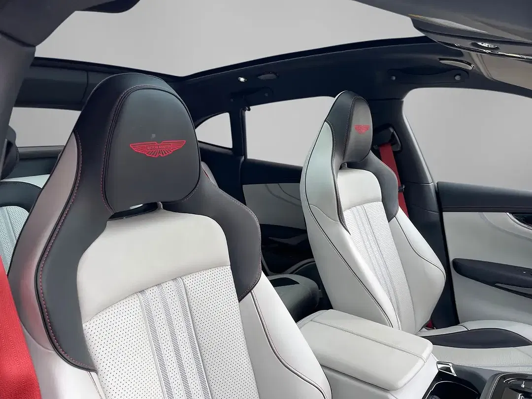 Aston Martin DBX - Thumbnail 10