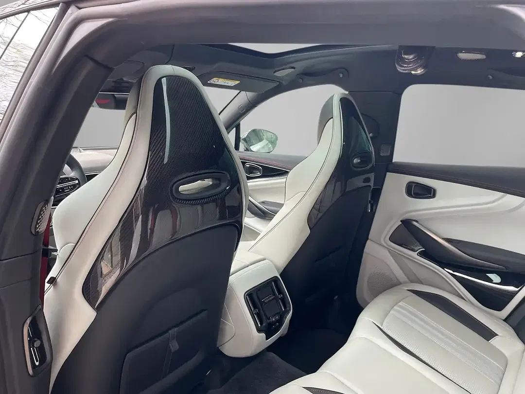Aston Martin DBX - Thumbnail 11