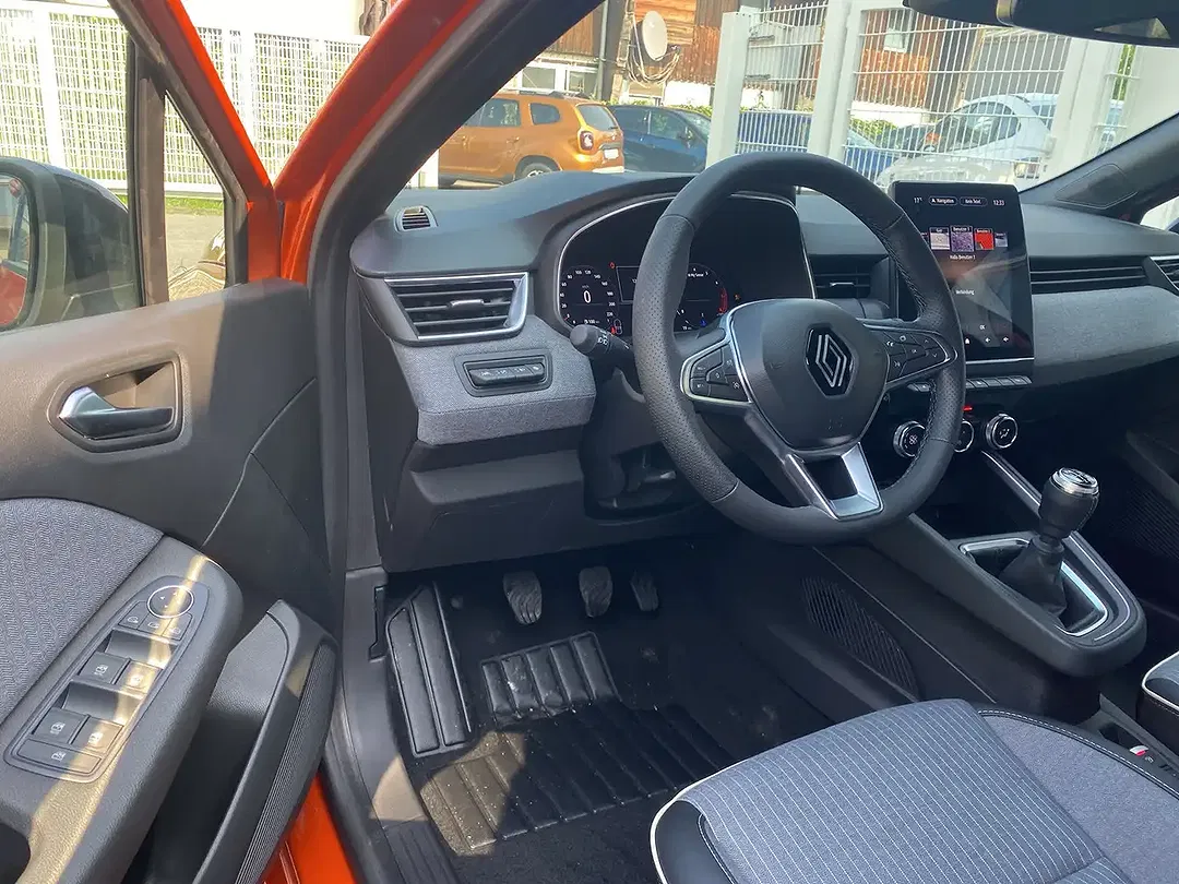 Renault Clio - Thumbnail 10