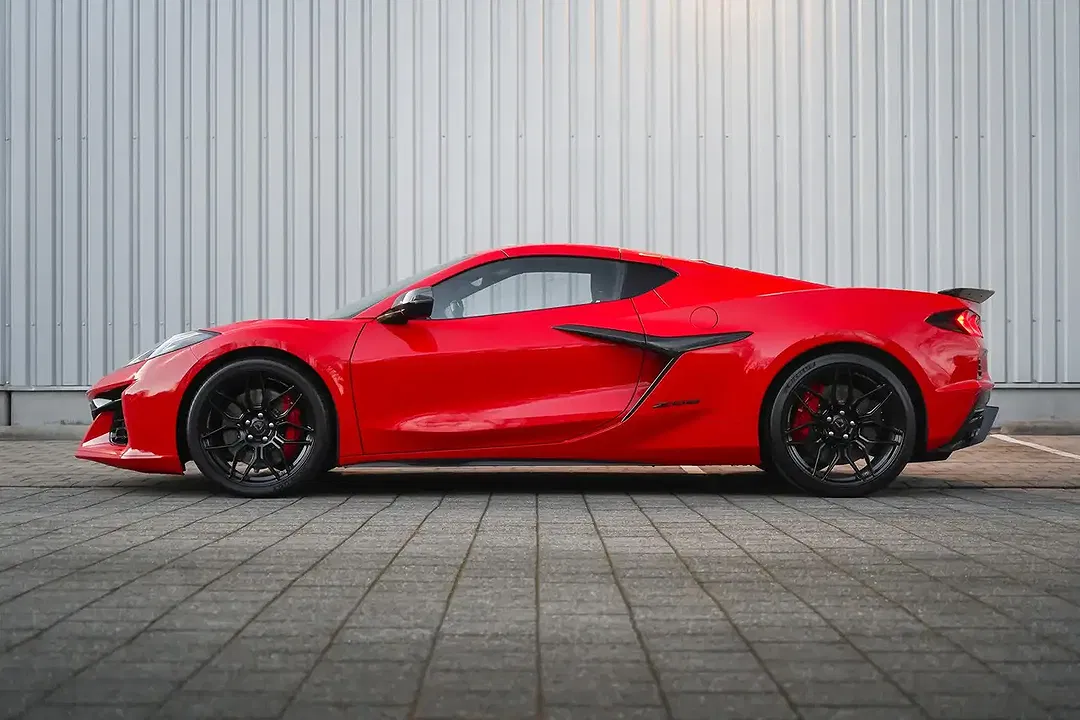 Corvette C8 - Thumbnail 2