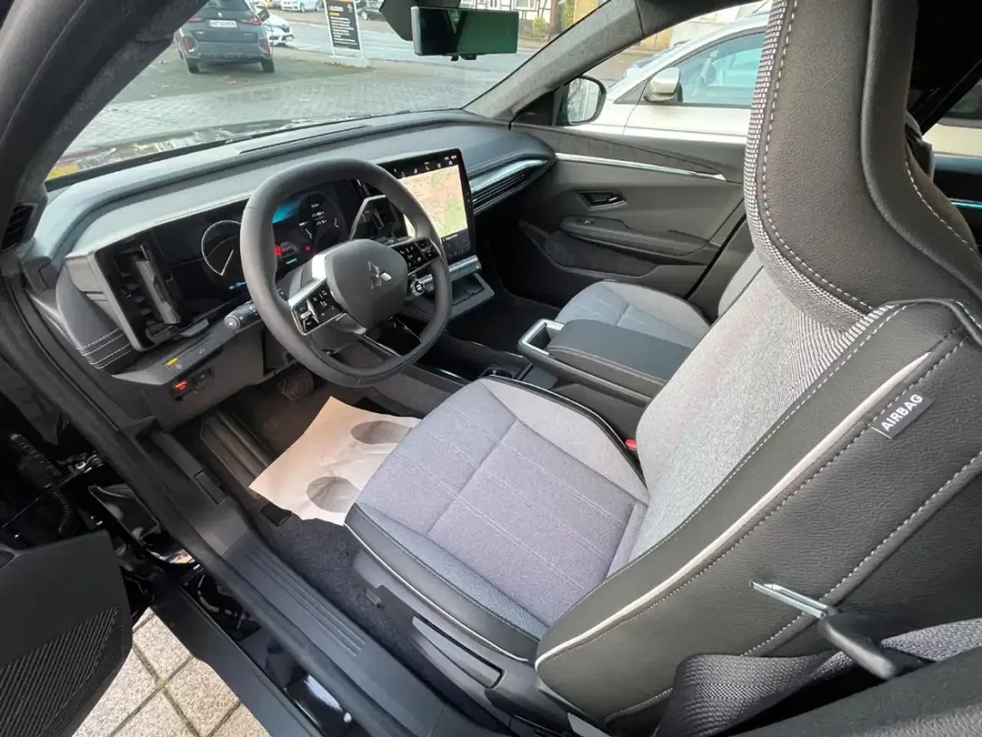 Mitsubishi Eclipse Cross - Thumbnail 9