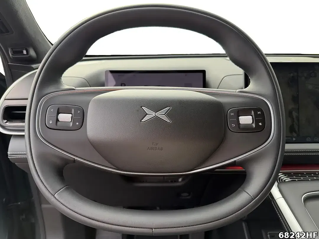 Xpeng G9 - Thumbnail 5