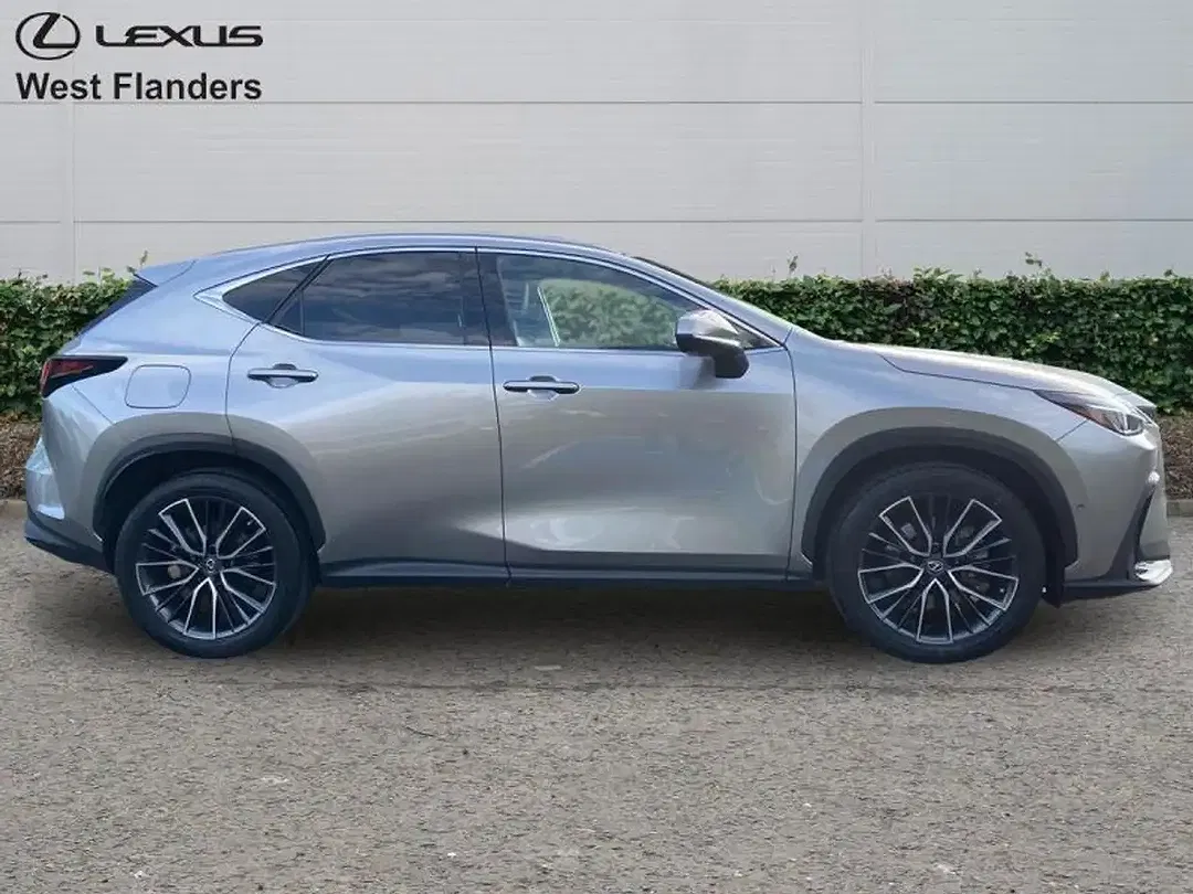 Lexus NX 450h+ - Thumbnail 3
