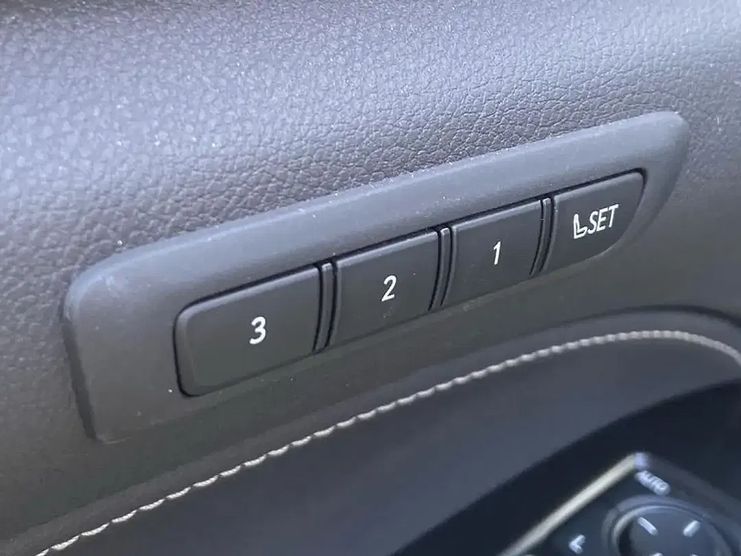 Lexus NX 450h+ - Thumbnail 9