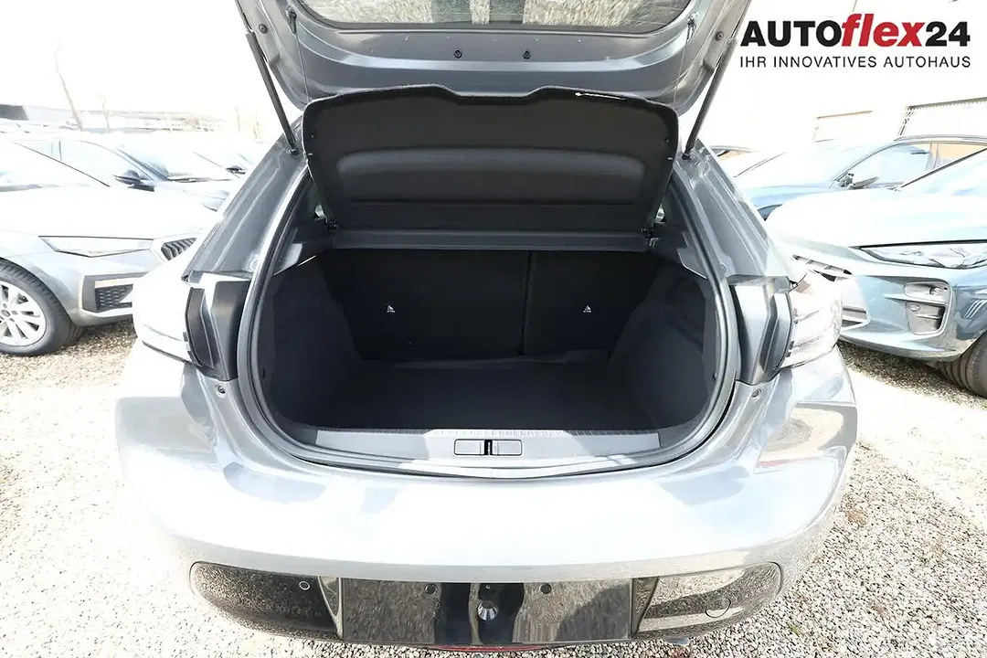 Peugeot 208 - Thumbnail 10