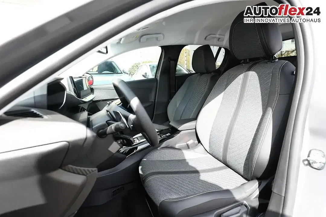 Peugeot 208 - Thumbnail 5