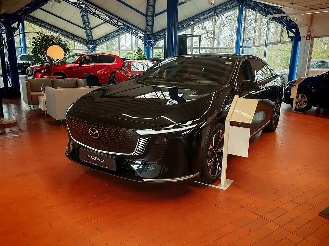 Mazda 6e - Thumbnail 1
