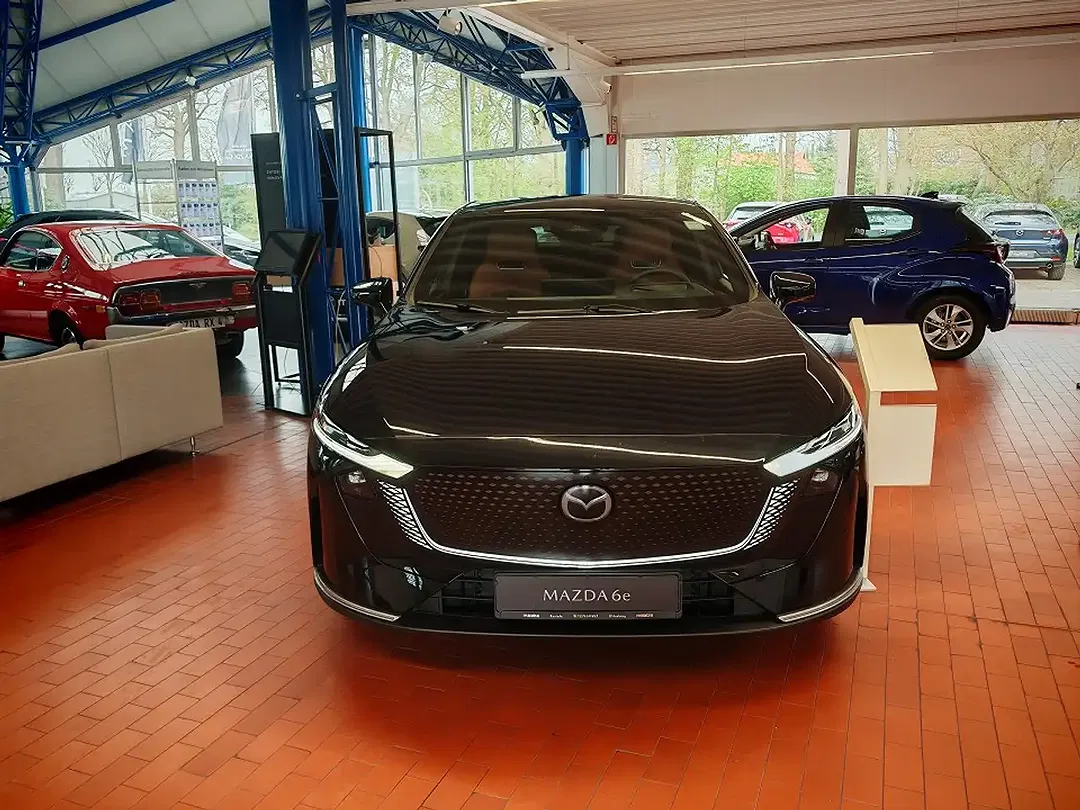 Mazda 6e - Thumbnail 2