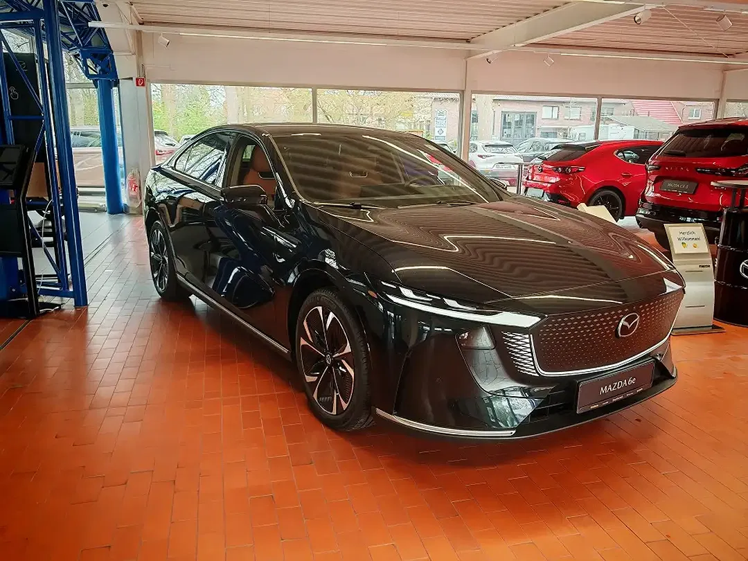 Mazda 6e - Thumbnail 3