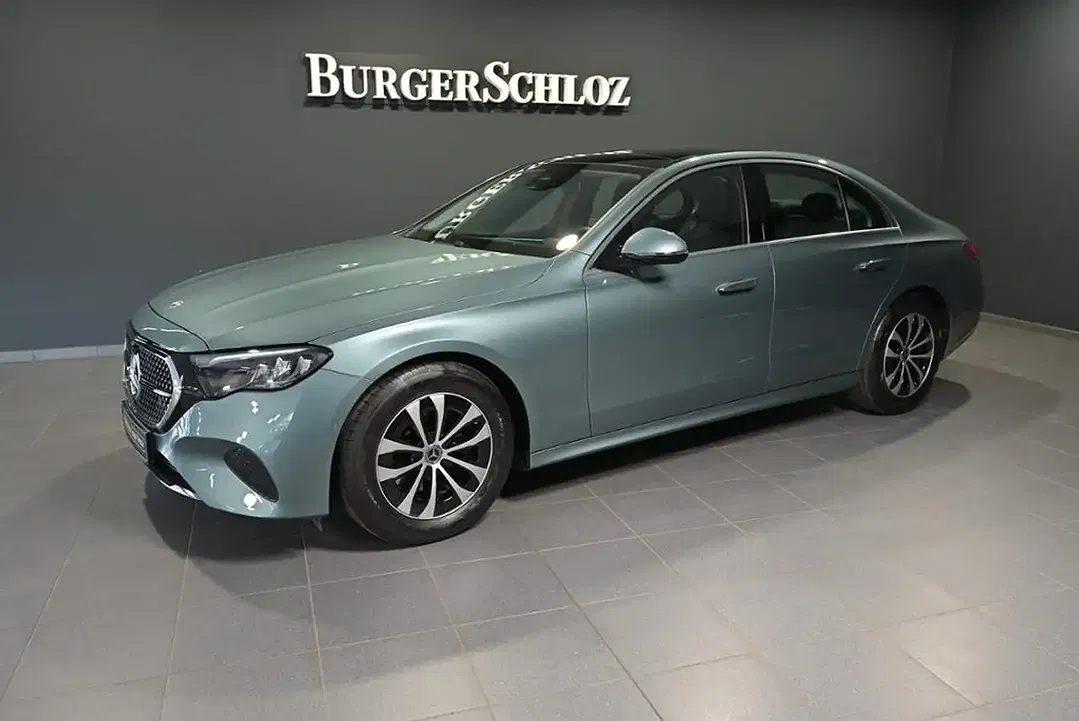 Mercedes-Benz E 200 - Thumbnail 1