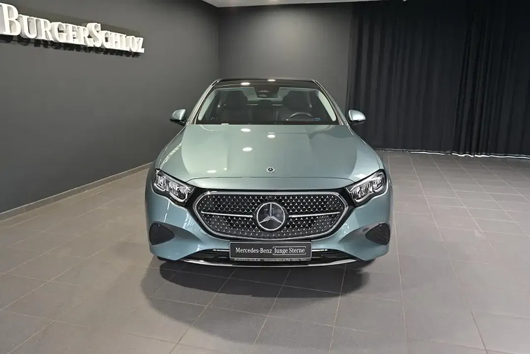 Mercedes-Benz E 200 - Thumbnail 11