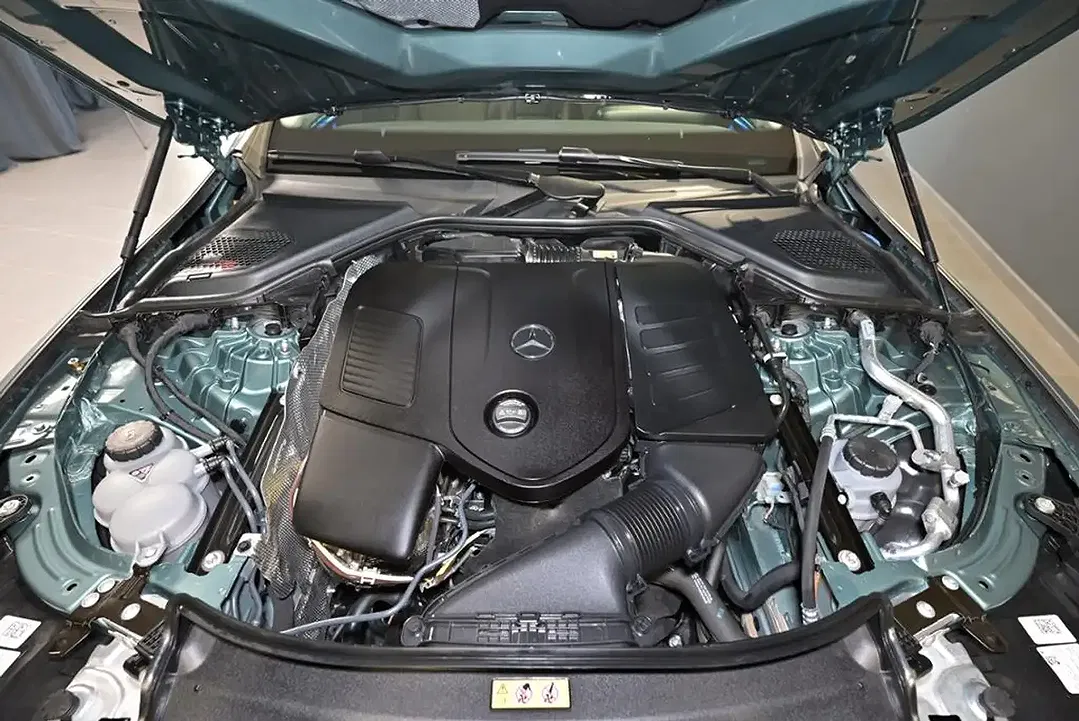 Mercedes-Benz E 200 - Thumbnail 13