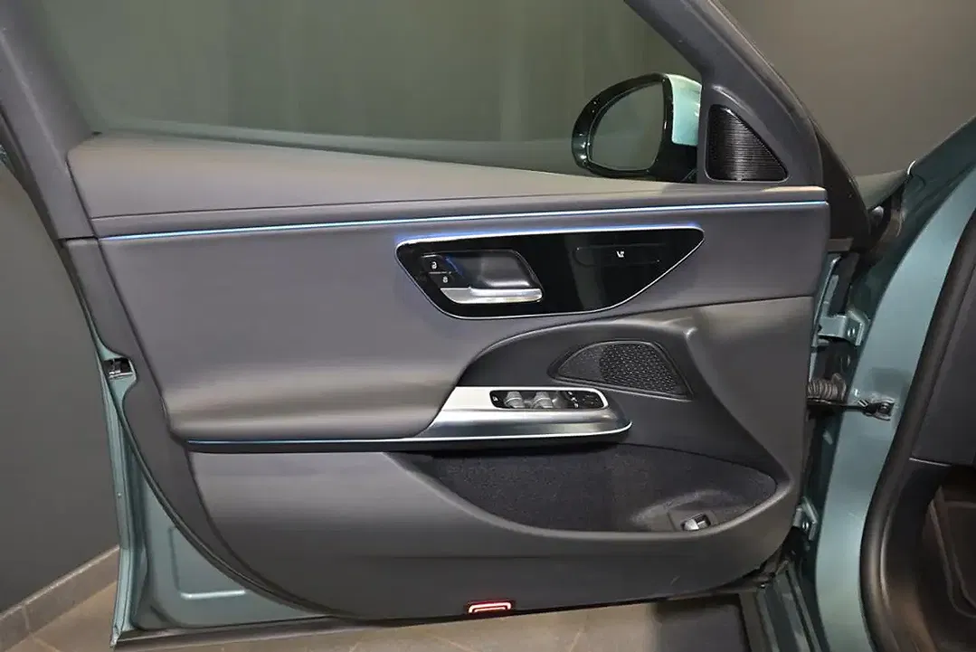 Mercedes-Benz E 200 - Thumbnail 16