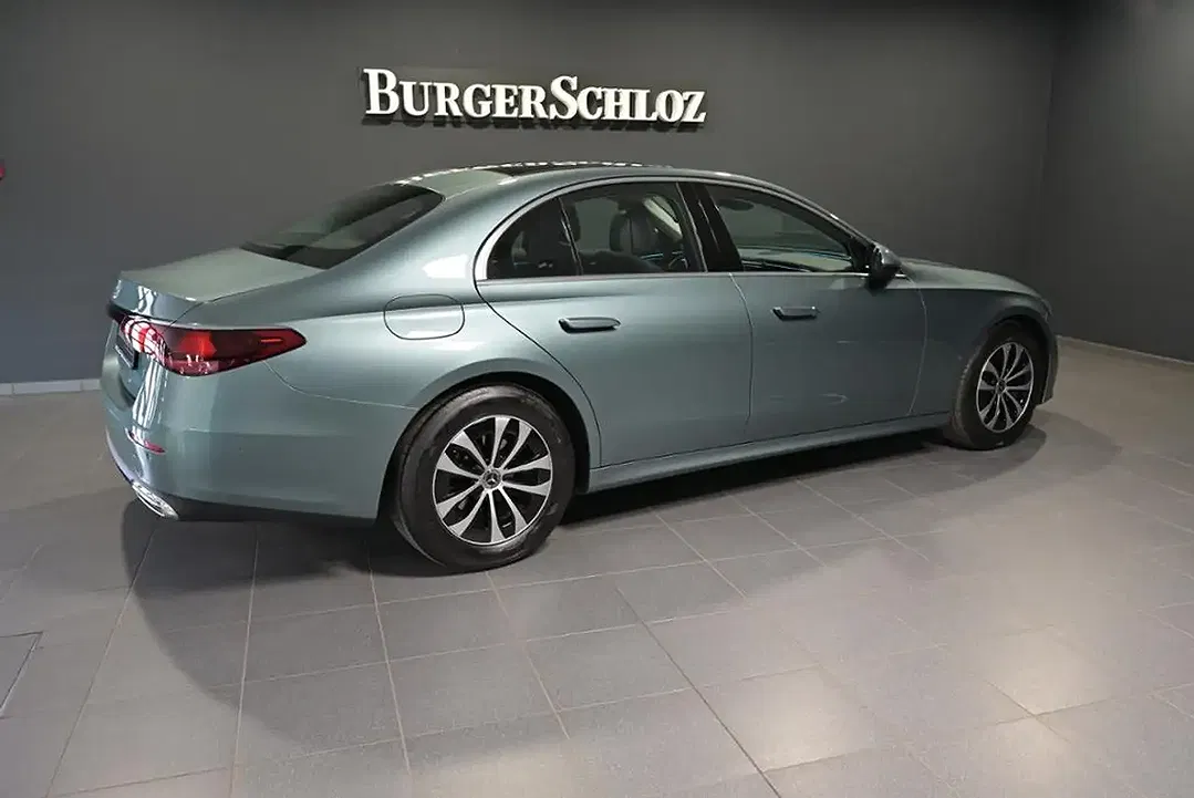 Mercedes-Benz E 200 - Thumbnail 2