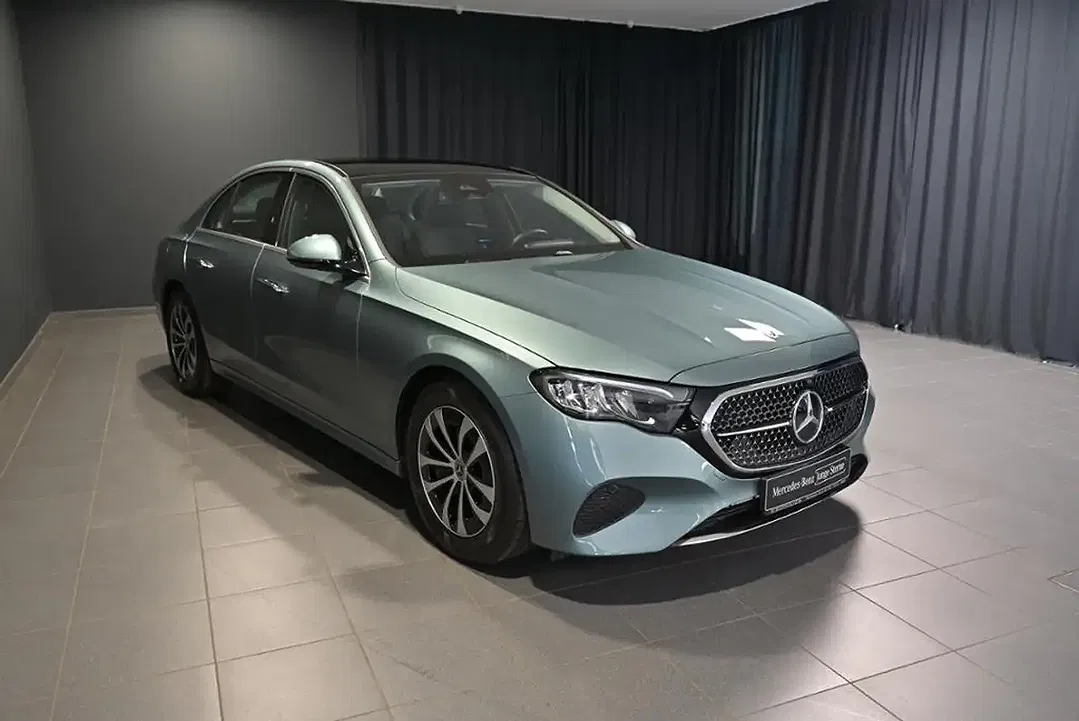 Mercedes-Benz E 200 - Thumbnail 26