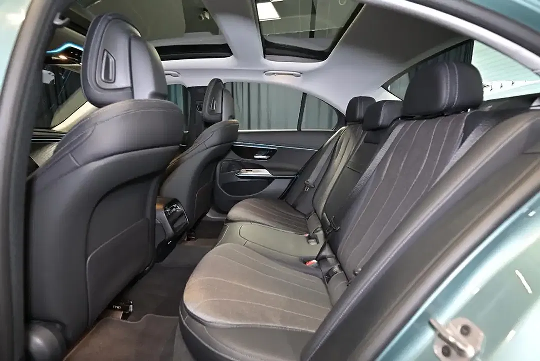 Mercedes-Benz E 200 - Thumbnail 6