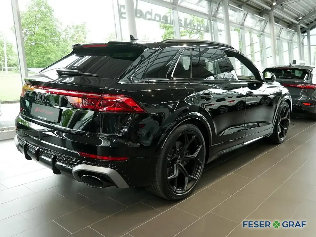 Audi RS Q8 - Thumbnail 2