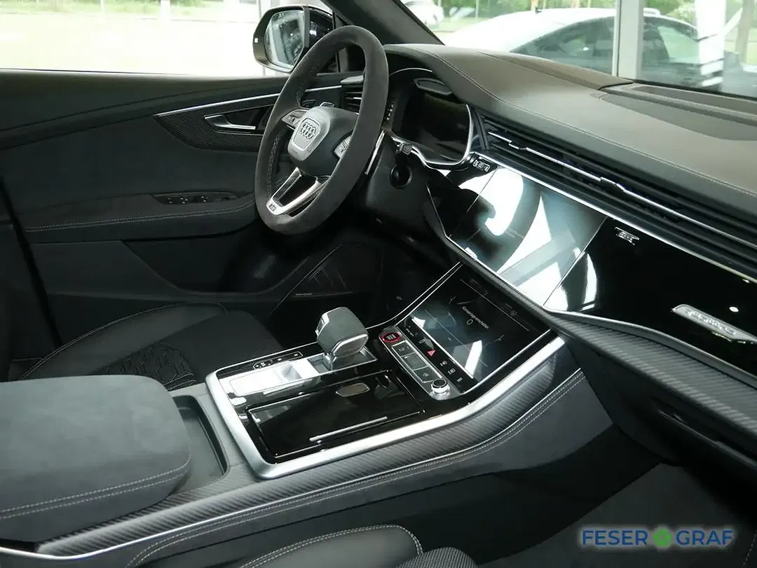 Audi RS Q8 - Thumbnail 3