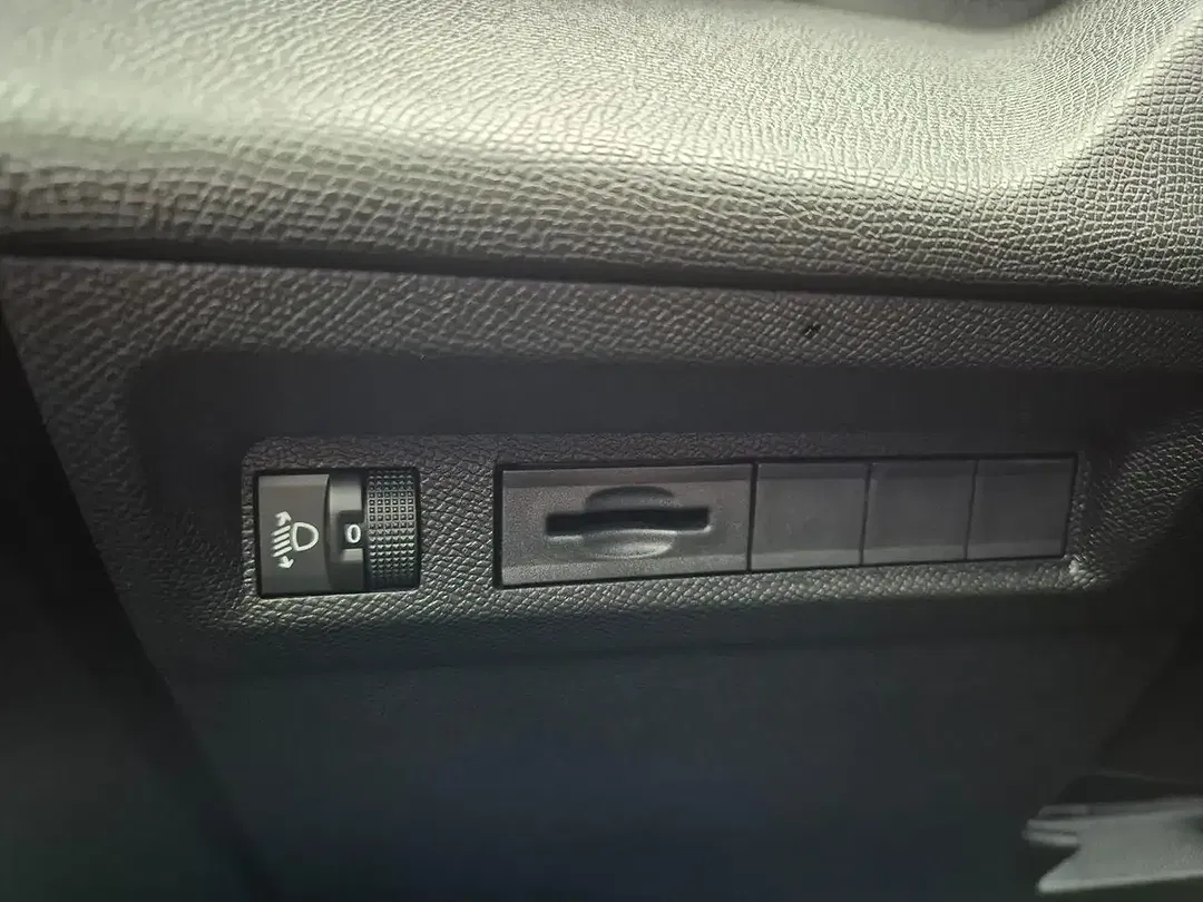 Peugeot 308 - Thumbnail 13
