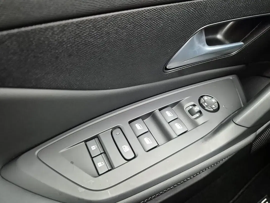 Peugeot 308 - Thumbnail 14