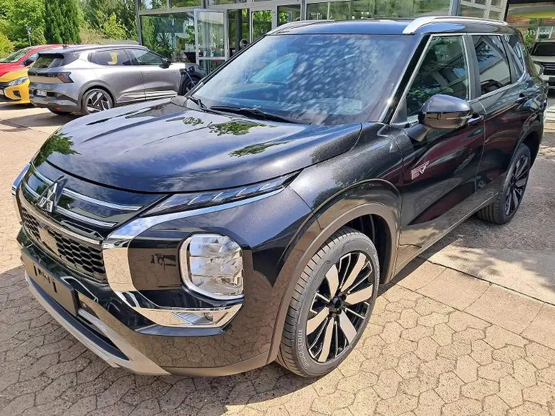 Mitsubishi Outlander - Thumbnail 1