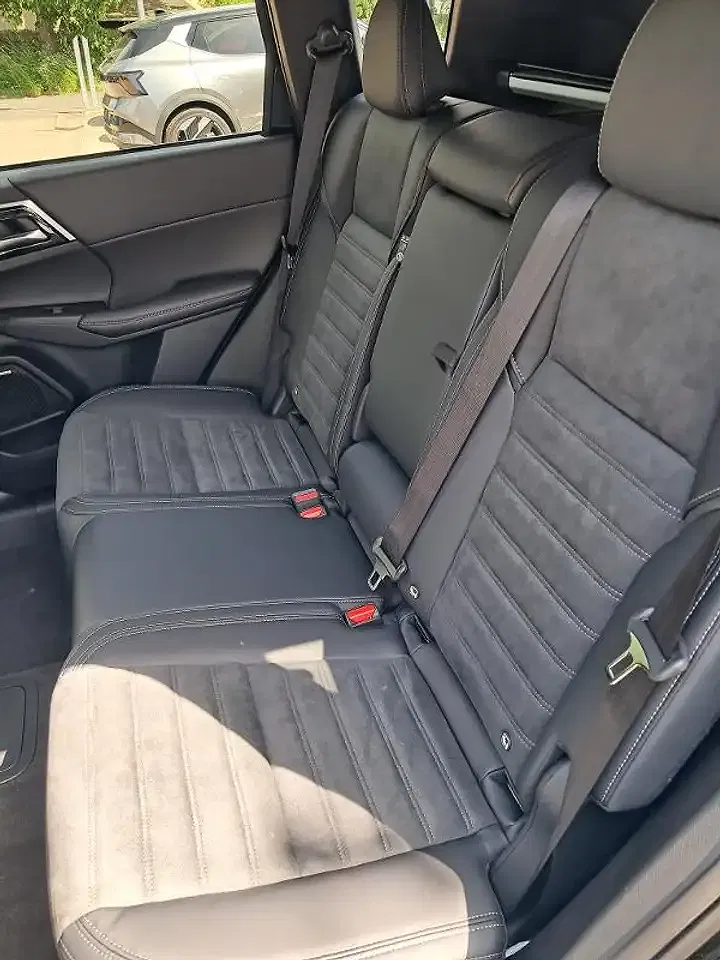 Mitsubishi Outlander - Thumbnail 13