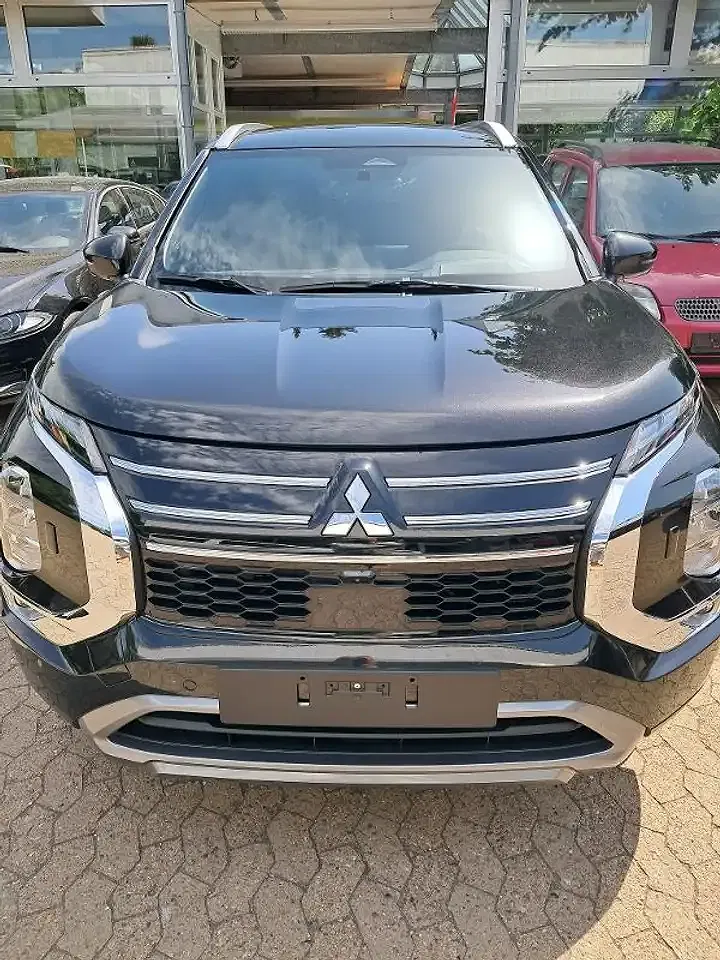Mitsubishi Outlander - Thumbnail 2