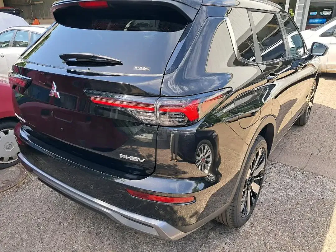 Mitsubishi Outlander - Thumbnail 5