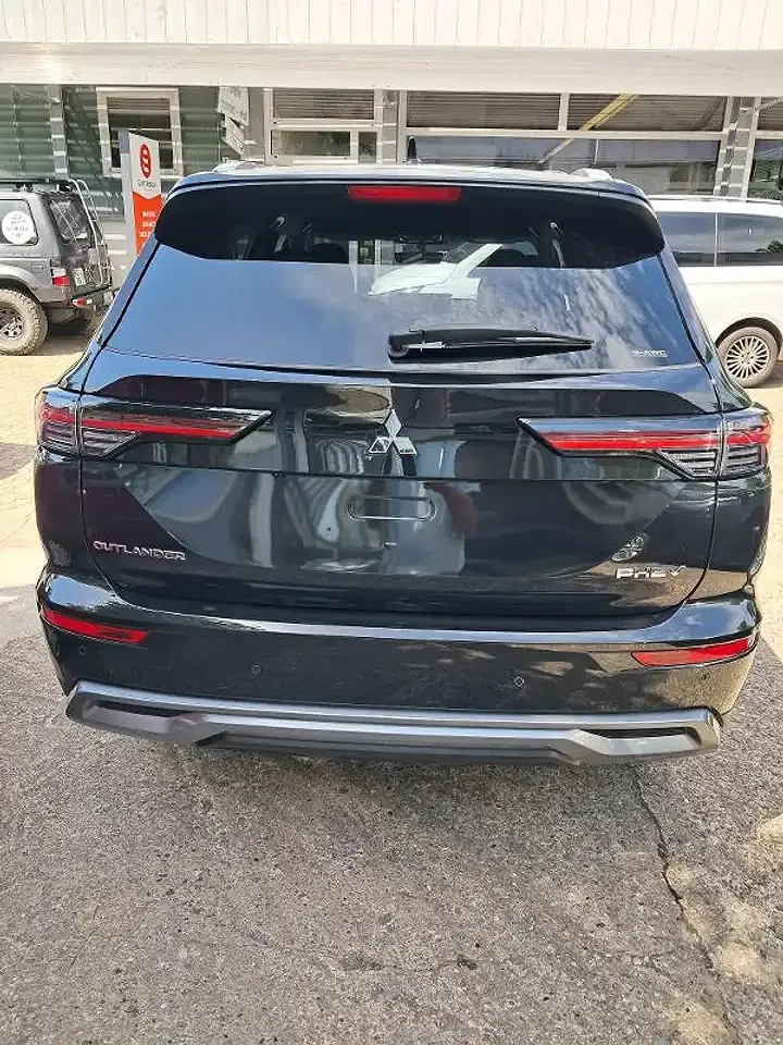 Mitsubishi Outlander - Thumbnail 6