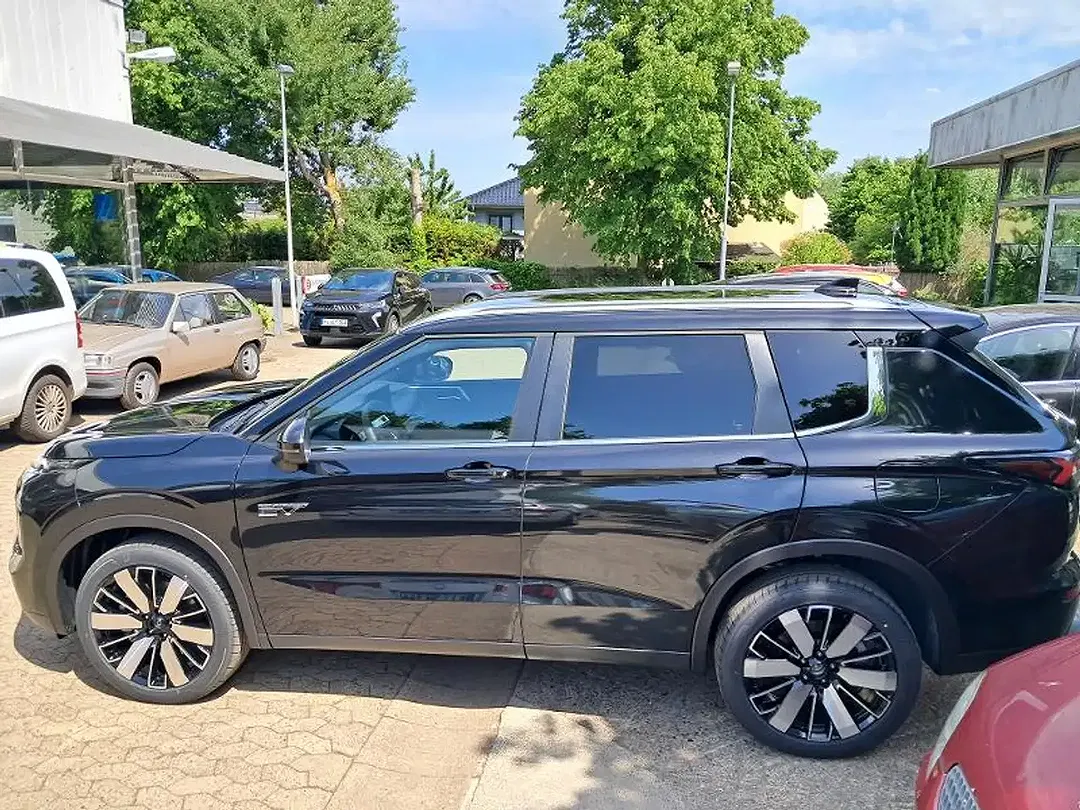 Mitsubishi Outlander - Thumbnail 8