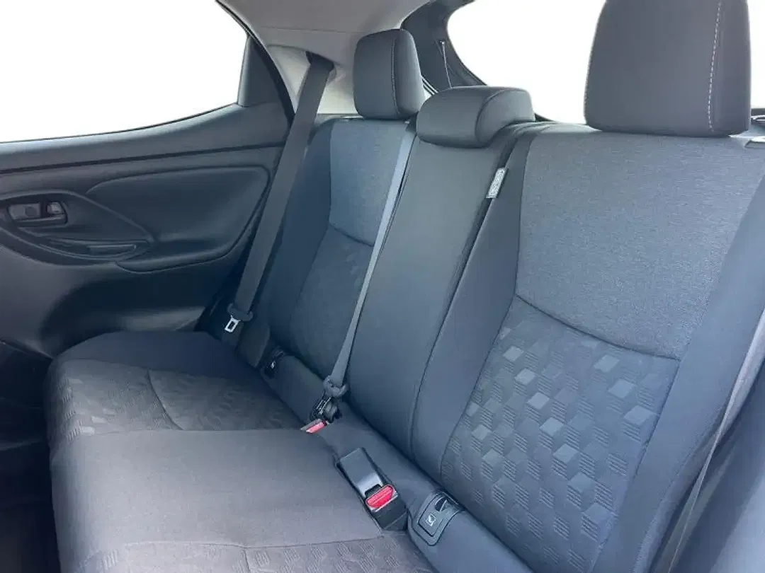 Toyota Yaris - Thumbnail 8