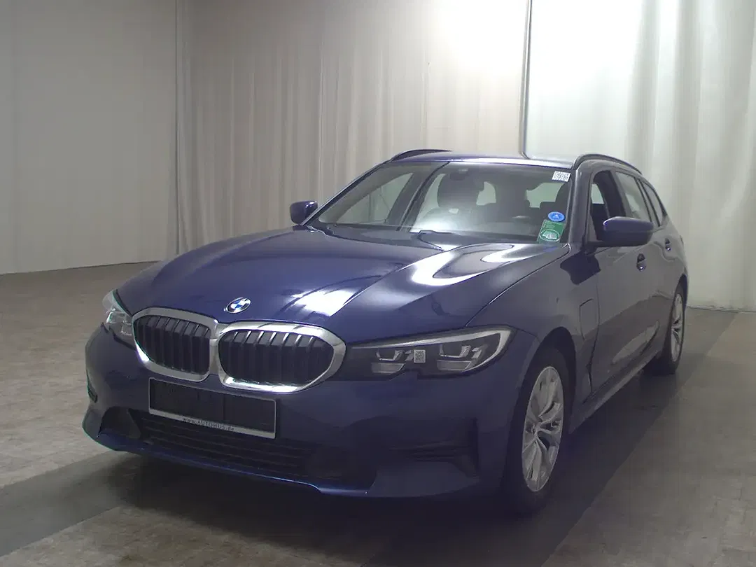BMW 330 - Thumbnail 2