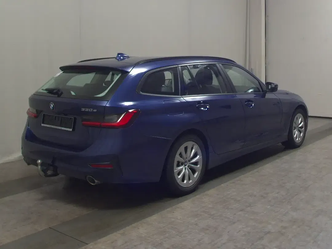 BMW 330 - Thumbnail 3