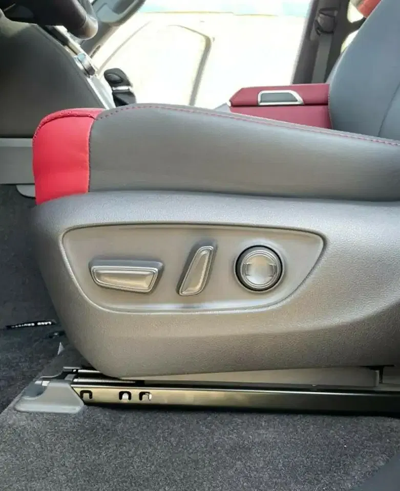 Toyota Land Cruiser - Thumbnail 12