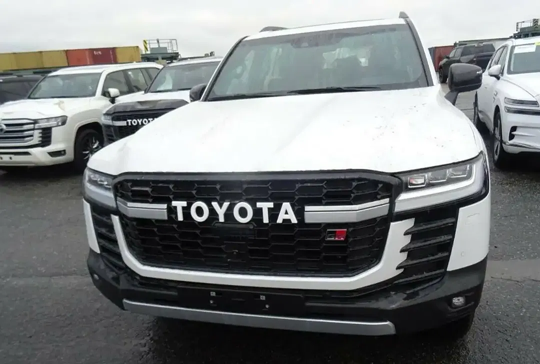 Toyota Land Cruiser - Thumbnail 3