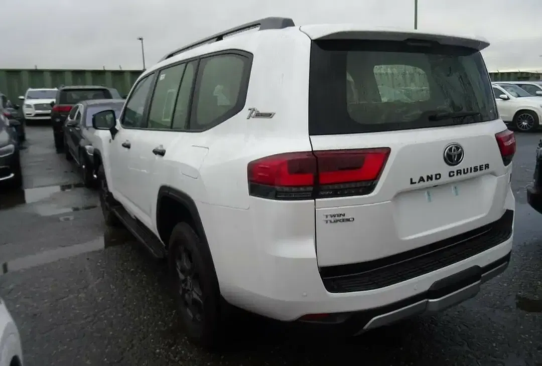 Toyota Land Cruiser - Thumbnail 6