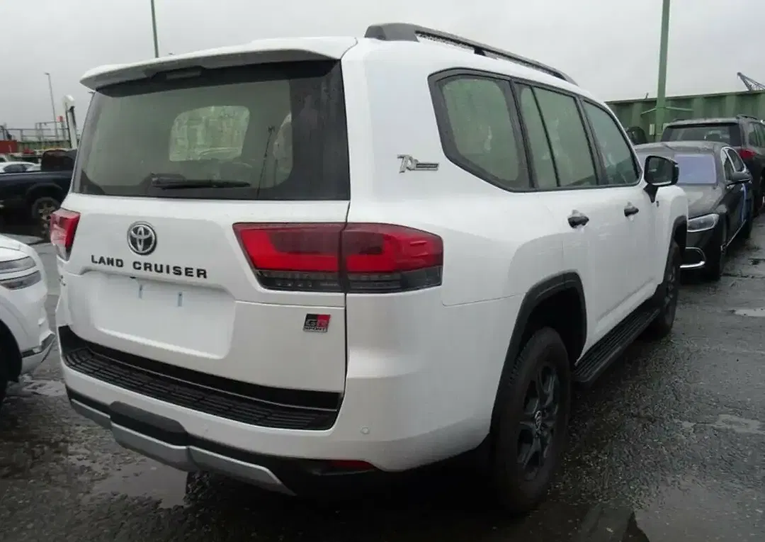 Toyota Land Cruiser - Thumbnail 8