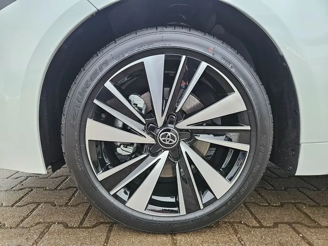 Toyota Corolla - Thumbnail 4