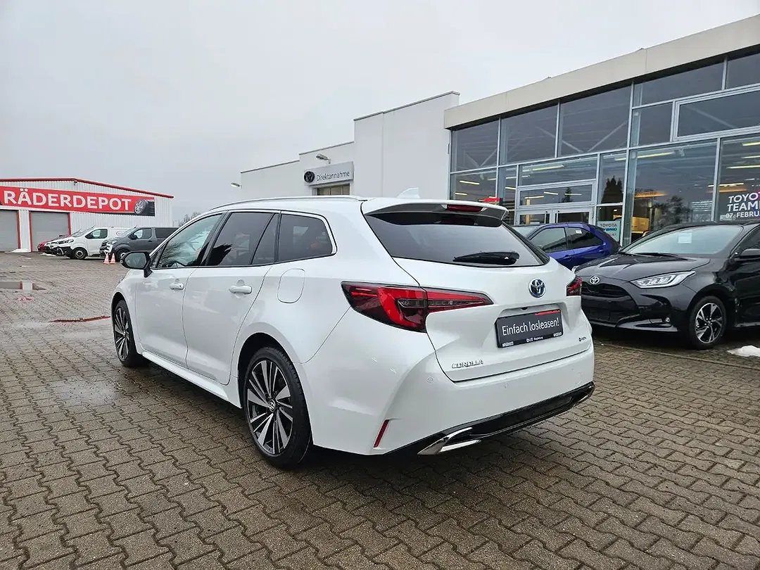 Toyota Corolla - Thumbnail 6