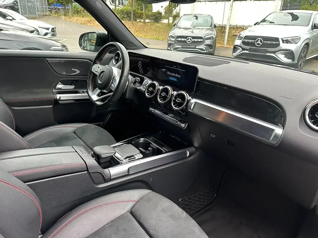 Mercedes-Benz GLB 200 - Thumbnail 11