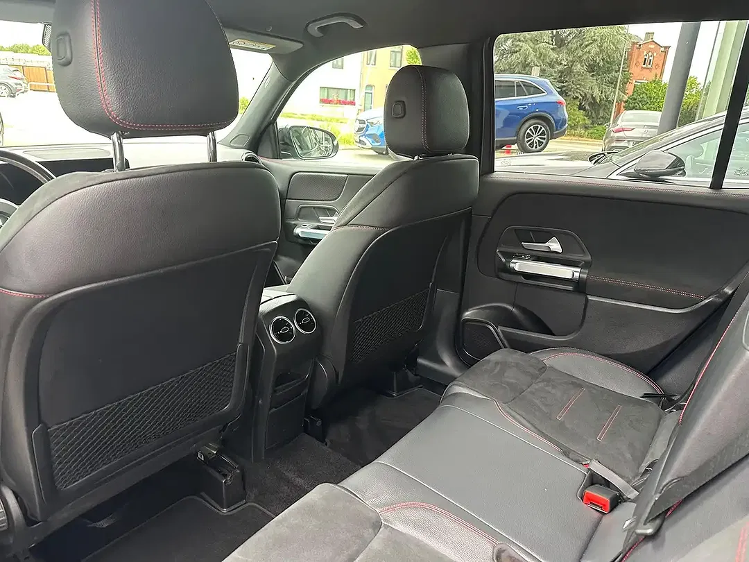 Mercedes-Benz GLB 200 - Thumbnail 12