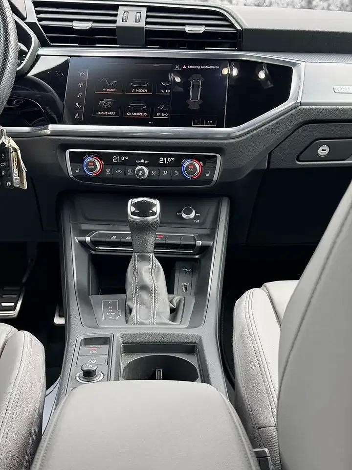 Audi Q3 - Thumbnail 13