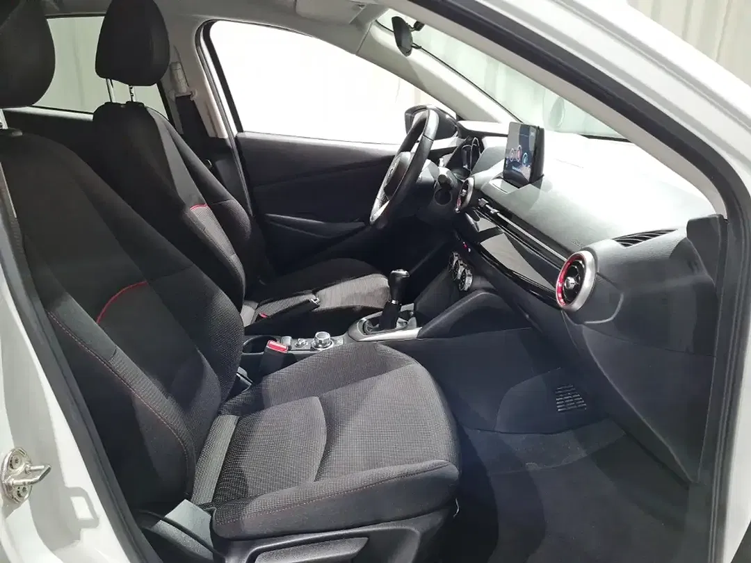 Mazda 2 - Thumbnail 4