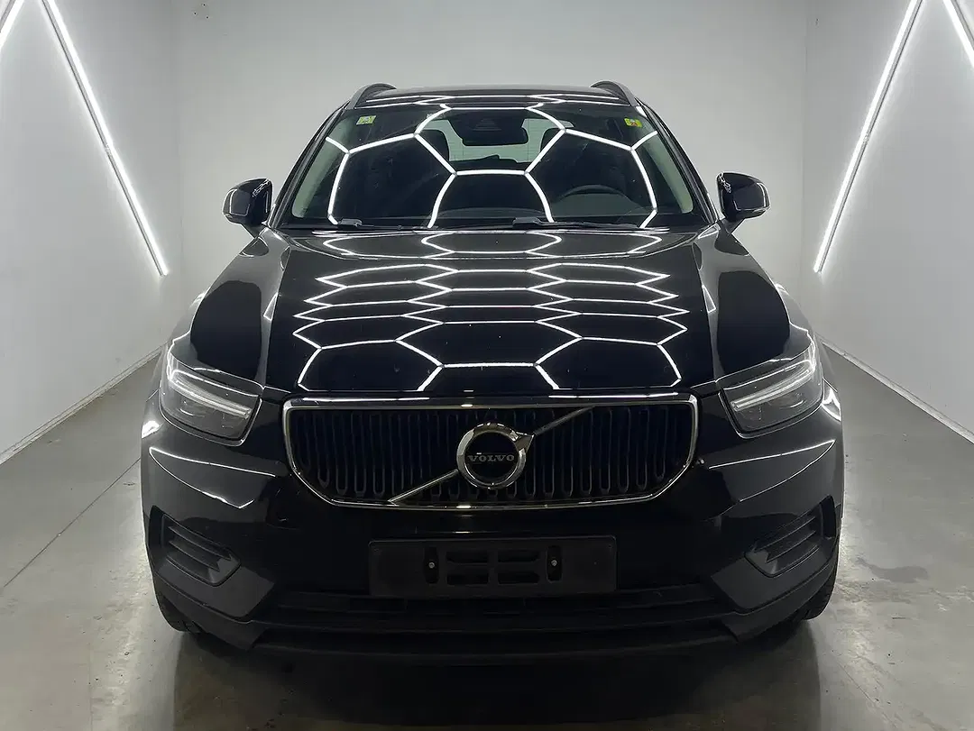 Volvo XC40 - Thumbnail 2
