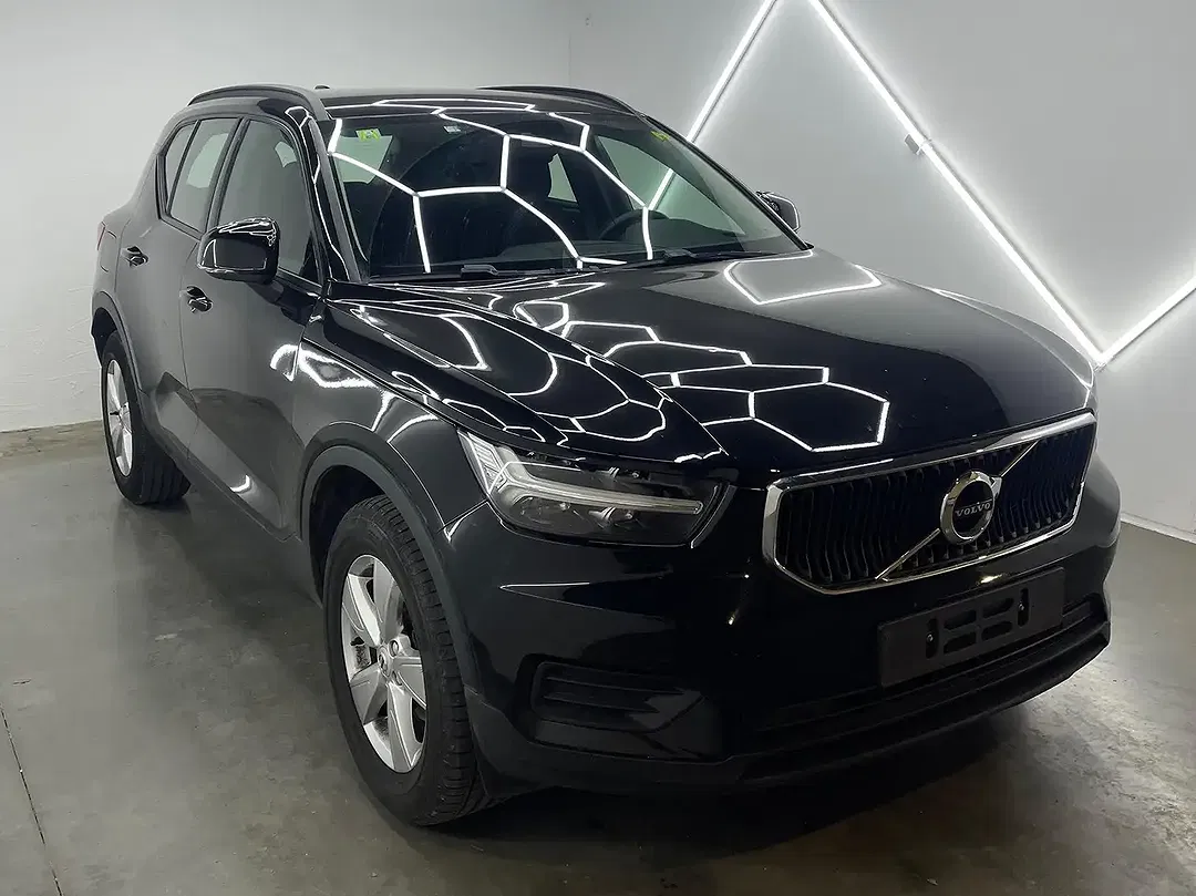Volvo XC40 - Thumbnail 3