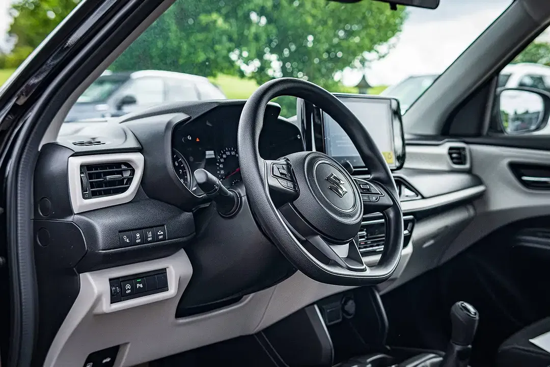 Suzuki Swift - Thumbnail 11