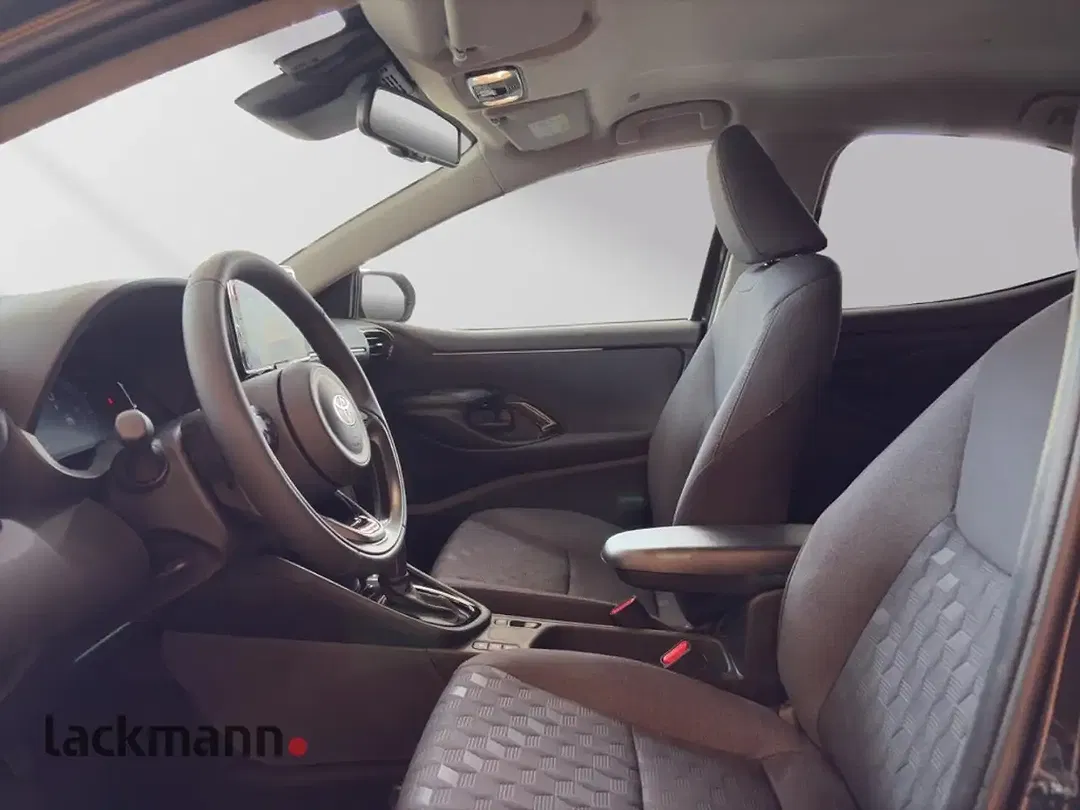 Toyota Yaris - Thumbnail 9