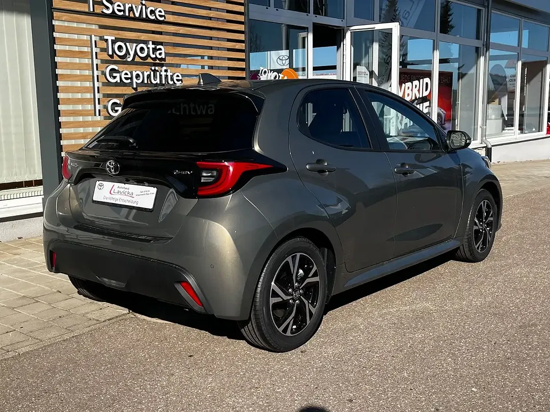 Toyota Yaris - Thumbnail 10